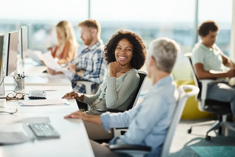 Liderando equipes remotas com empatia e inovação